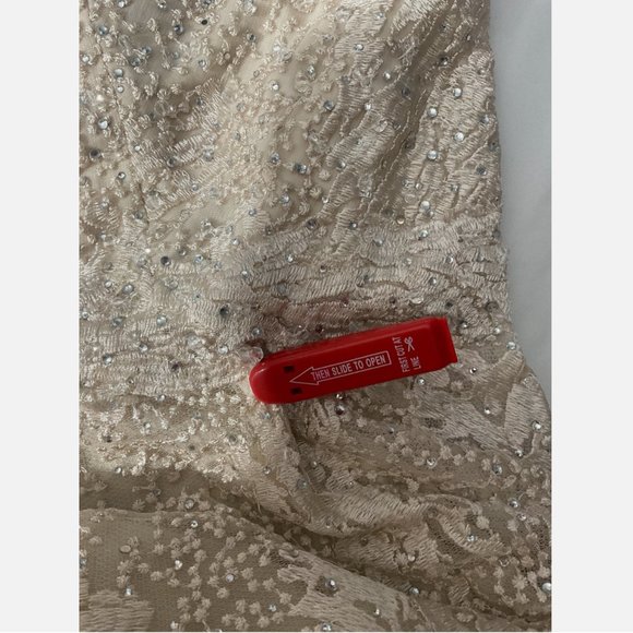 NWT $798 Mac Duggal [ 18 ] Embroidered Flutter Sleeve V-Neck Gown‎ Ivory #S738 - Picture 5 of 16